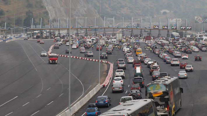 Casi 470 mil autos saldrán de Santiago para Fiestas Patrias: Ruta 5 sur recibirá cifra histórica
