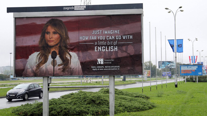 "Imagine cuán lejos puede llegar con un poco de inglés": La publicidad que enfureció a Melania Trump