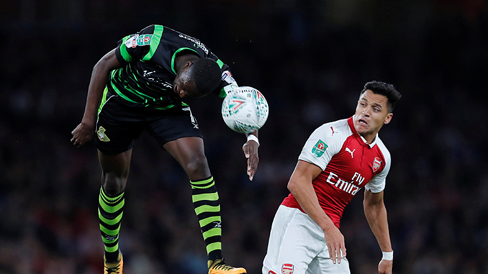 Mira la espectacular habilitación de Alexis para el primer gol del Arsenal sobre Doncaster