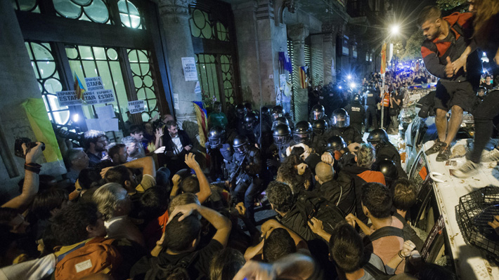 Fiscal espa&ntilde;ol pide investigar como "sedici&oacute;n" protesta contra la polic&iacute;a en Catalu&ntilde;a