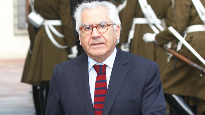 Ministro Fern&aacute;ndez tras giro en querella contra comuneros: "Nos debemos a las personas"