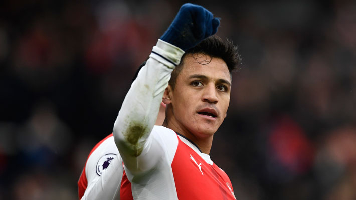 Dejó solo a su compañero con un pase de taco: La espectacular asistencia de Alexis en el triunfo del Arsenal