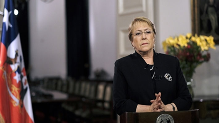 Presupuesto 2018: Bachelet sorprende con anuncio de alza del gasto público de 3,9%