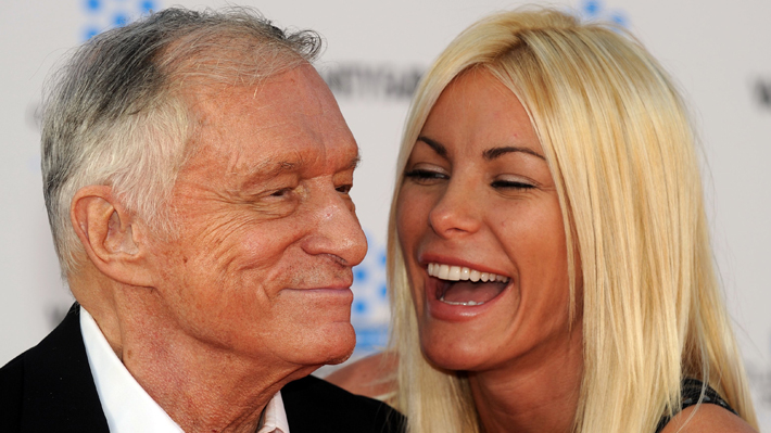 Viuda de Hugh Hefner rompe el silencio tras la muerte del magnate: "Él cambió mi vida, era una luz para el mundo"