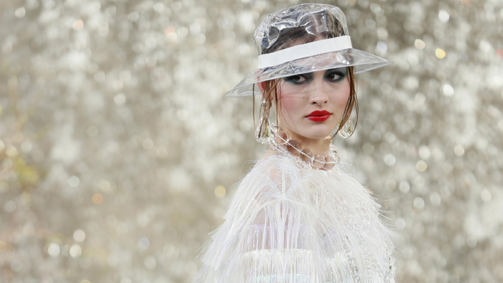 Karl Lagerfeld llenó con aires de los 80' su nueva propuesta primavera-verano para Chanel