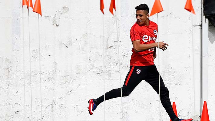 Fue s&oacute;lo un susto: Alexis S&aacute;nchez entrena con normalidad y Pizzi ya cuenta con todo el plantel de la "Roja"