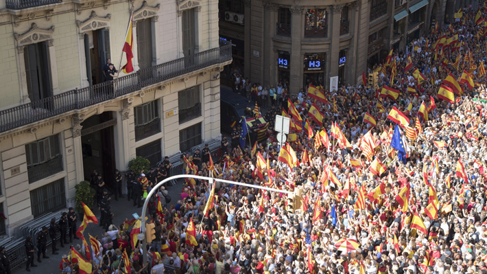 "Mayoría silenciosa" se manifiesta en Barcelona para "recuperar la sensatez" tras referéndum