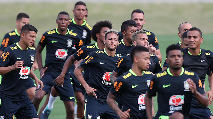 Neymar y un elenco plagado de estrellas: El 11 estelar que trabaja Brasil para el duelo ante Chile