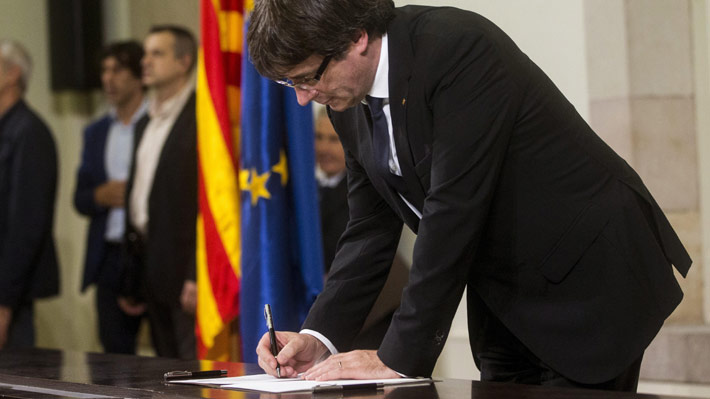 Gobierno catal&aacute;n aclara que la firma de la declaraci&oacute;n de independencia fue un "acto simb&oacute;lico"