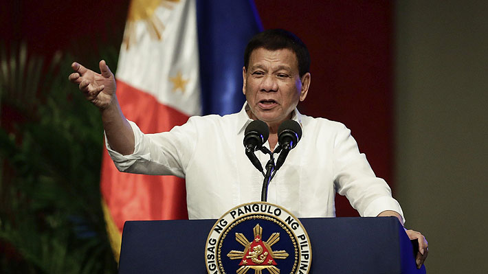 Presidente filipino decide distanciar a la Policía de la "guerra antidroga" tras escándalos por múltiples crímenes