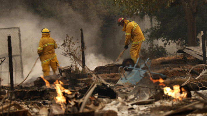 Sigue el fuego en California: A 35 ascienden las víctimas fatales por incendios forestales