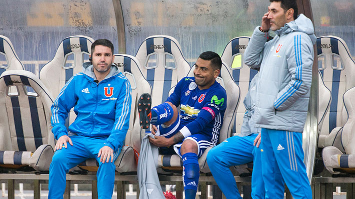 M&aacute;s problemas para Hoyos: Jara sali&oacute; con molestias en el duelo ante Antofagasta y se suma al grupo de lesionados en la U
