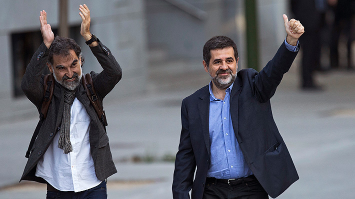 Justicia española envía a prisión a dos líderes independentistas catalanes