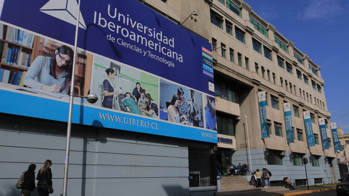 Alumnos de U. Ibero aceptan cierre: "Un administrador provisional no tiene por dónde, sería perder el tiempo"