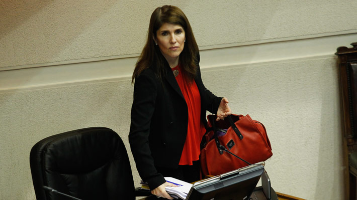 Ministra Narv&aacute;ez adelanta que di&aacute;logos con parlamentarios por capitalizaci&oacute;n de TVN podr&iacute;an "alargarse un tiempo m&aacute;s"