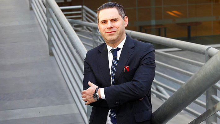 Fiscal detenido en el cl&aacute;sico universitario queda en libertad y denuncia a Carabineros por agresi&oacute;n