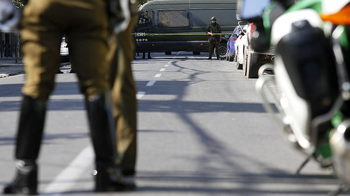 Hallazgo de paquete sospechoso moviliza a Carabineros en el centro de Santiago