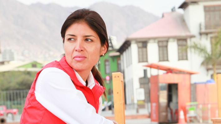 Multas por pernoctar en la vía pública e inmigración: Las polémicas que ha enfrentado la alcaldesa Karen Rojo