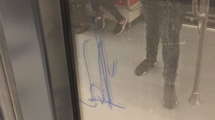 A solo horas de su inauguración, fue rayado un vagón de la Línea 6 del Metro