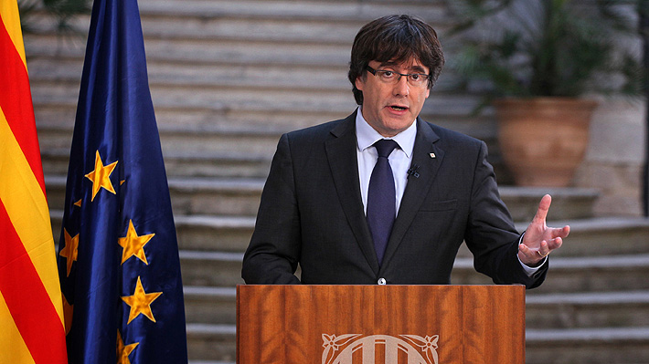 Puigdemont afirma que quiere ser candidato en elecciones del 21-D "incluso desde el extranjero"