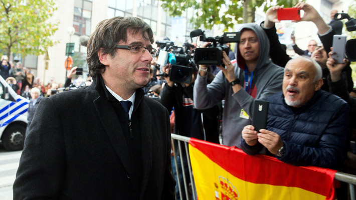 Puigdemont y sus ex consejeros quedan privados de libertad tras entregarse a la polic&iacute;a belga
