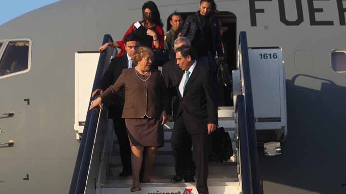 Agenda legislativa y elecciones: Los motivos de la ausencia de parlamentarios en gira de Bachelet a Vietnam