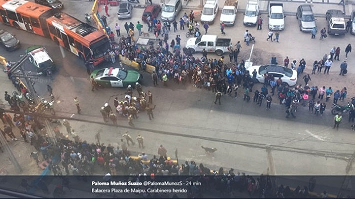 Taxista atropella a carabinero y a un civil y desata tiroteo en Plaza de Maip&uacute;