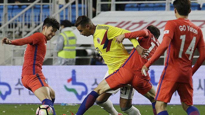 El polémico gesto del colombiano Edwin Cardona contra los surcoreanos y por el que podría ser sancionado por la FIFA