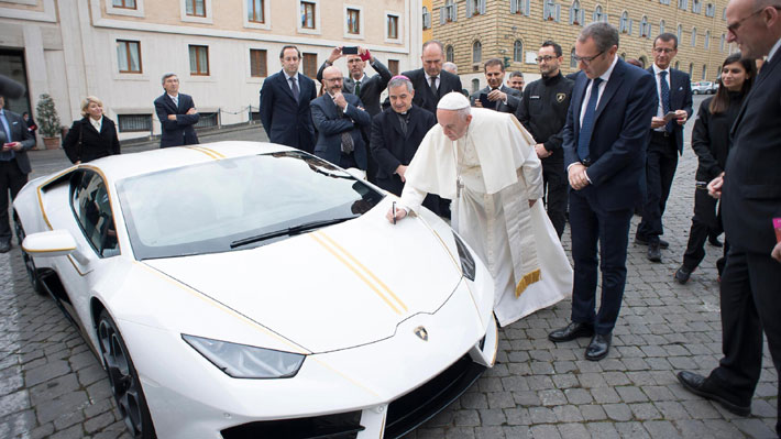 Papa Francisco recibe Lamborghini de regalo: Desde el Vaticano afirman que será subastado