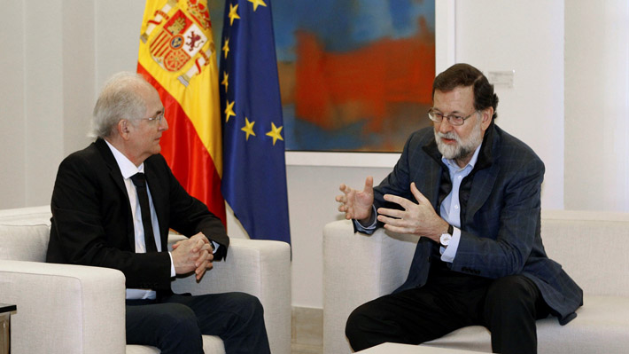 Ledezma es recibido por Rajoy en España tras escapar de Venezuela