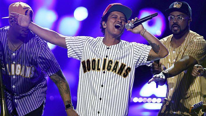Bruno Mars arrasa en los American Music Awards: Estadounidense se alzó con siete premios