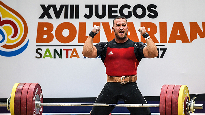 Pesista nacionalizado Arley Méndez consigue tres nuevas medallas de oro para Chile en los Juegos Bolivarianos