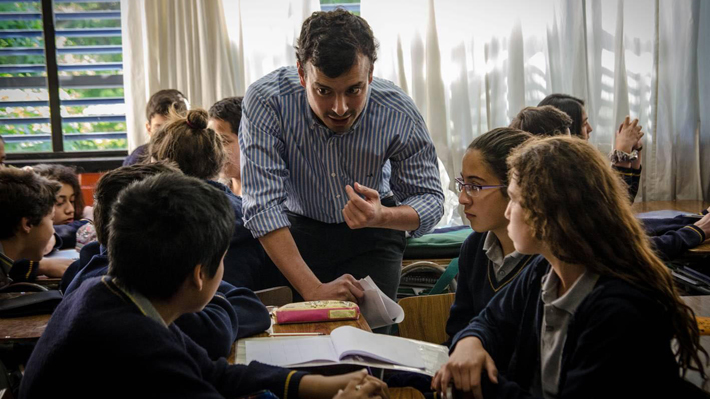 Escolares chilenos tienen menos habilidades para trabajar en equipo que el promedio de la OCDE