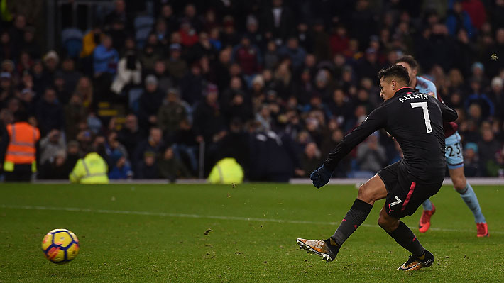 Se convirti&oacute; en el h&eacute;roe del Arsenal: Mire el ag&oacute;nico gol de Alexis S&aacute;nchez que le dio el triunfo a los "Gunners"