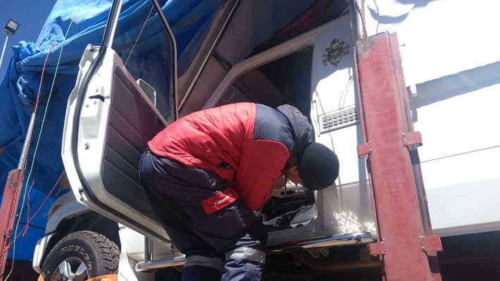 Papamóvil que será utilizado por el Papa Francisco en Iquique llegó desde Bolivia
