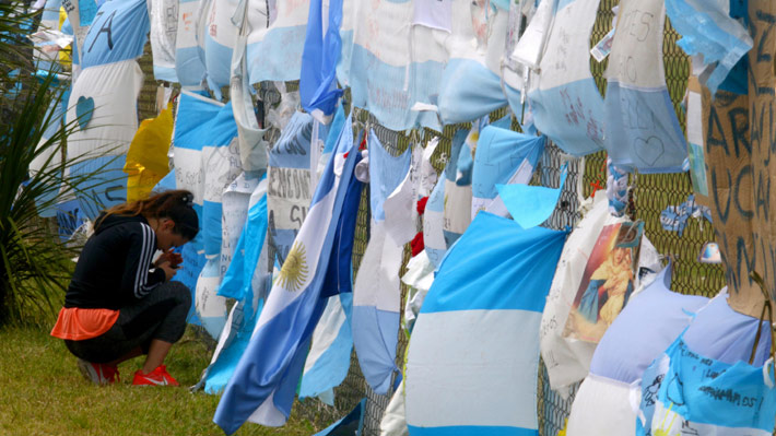 ARA San Juan: Familias de tripulantes enfrentan fin de fase de rescate con tristeza y duras cr&iacute;ticas a la Armada