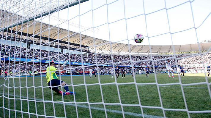 Colo Colo golea con pol&eacute;mica incluida, es campe&oacute;n del Transici&oacute;n y conquista su 32ª estrella