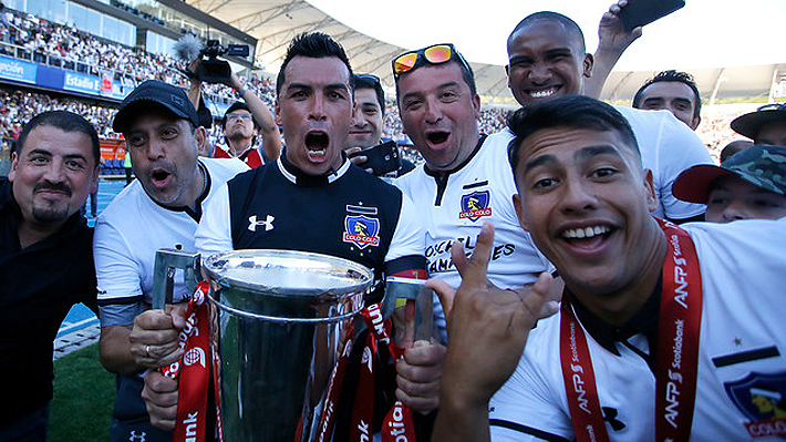 Carnaval en Collao: Paredes y Valdivia lideraron los festejos del campe&oacute;n Colo Colo y recordaron a la U