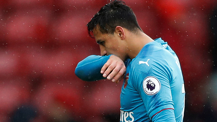 "Decepcionante, el peor de la temporada": Los negativos registros por los que Alexis es criticado en Inglaterra