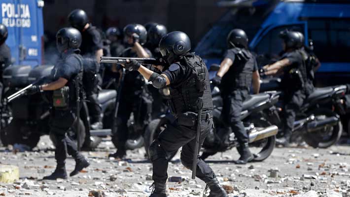 Disturbios por reforma de pensiones en Buenos Aires dejan al menos 48 detenidos