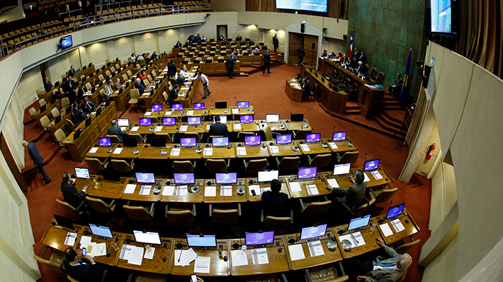 Diputados deciden retrasar y disminuir en una hora y media su trabajo parlamentario para el martes 2 de enero