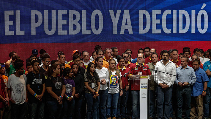 Oposición venezolana se compromete a ir con candidato único a elección presidencial de 2018