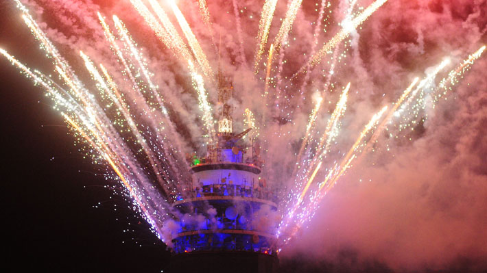 Alcalde de Santiago confirma error en el inicio del show pirot&eacute;cnico de la torre Entel