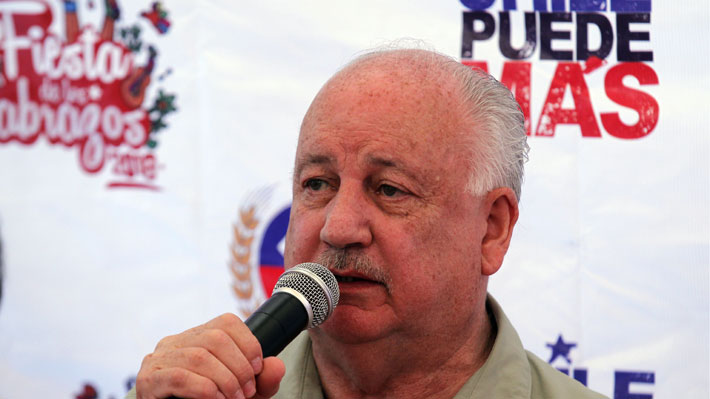 Teillier insta a la unidad en la Nueva Mayor&iacute;a en tradicional caldillo de congrio del partido