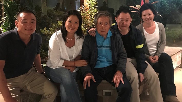 Keiko y Kenji Fujimori comparten fotos con su padre tras salir en libertad