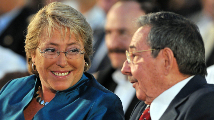 Presidenta Bachelet inicia viaje a Cuba: Este domingo se reúne con intelectuales y artistas locales en La Habana