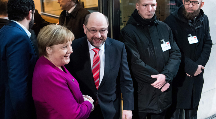 Angela Merkel retoma la tarea de formar gobierno, prometiendo iniciar una "nueva política" en Alemania