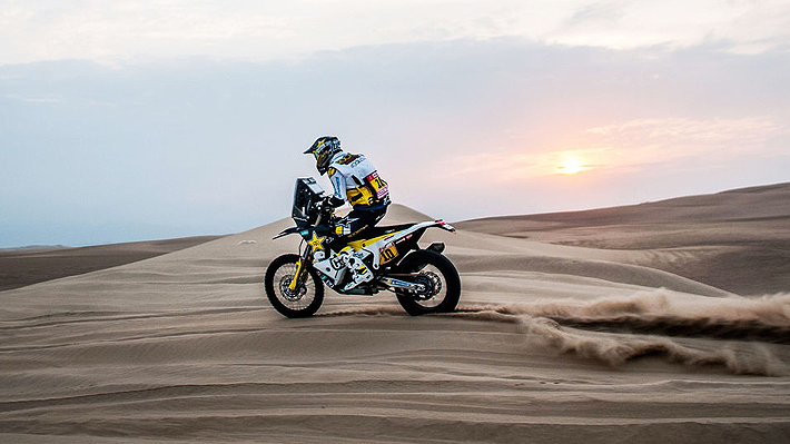 Pablo Quintanilla se cae en la playa y tiene su peor jornada, yéndose al 9° lugar de las motos en el Dakar