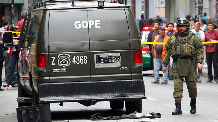 GOPE realiza operativo en el centro de Santiago por cuarto artefacto explosivo en una parroquia