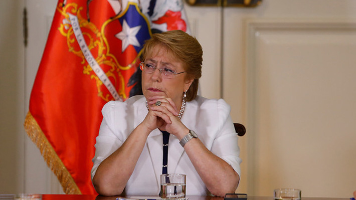 Presidenta asegura que el país "no se ha dado vuelta hacia la derecha" pese a triunfo de Piñera